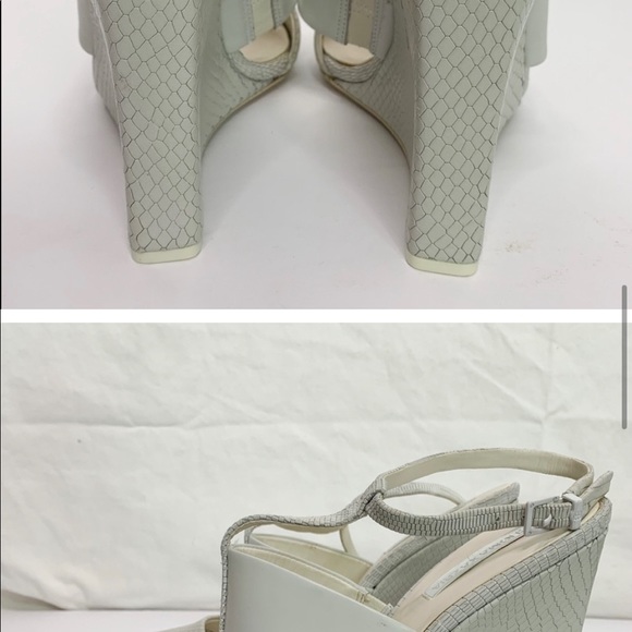 BCBGMAXAZRIA / Lister textured leather Wedge Pump - Picture 4 of 5